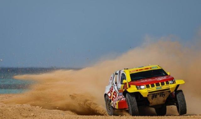 达喀尔SS3:阿提亚领跑汽车组 张国宇冲进赛段前20