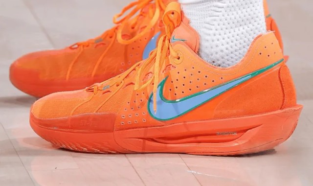 普尔穿着橙色G.T Cut3，砍下34分2篮板5助攻