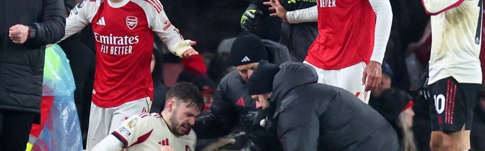 马丁内利向重伤球员扔球并拖拽！内维尔：利物浦没揍他算好的|布拉德利|曼联|阿森纳|加布里埃尔-保利斯塔|罗伊-基恩_新浪体育_新浪新闻