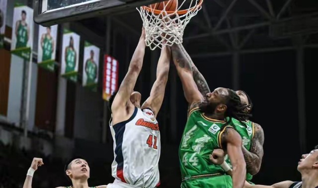 辽宁惨败广东，揪出最大混子，杨鸣气得直跺脚，杜锋偷着笑