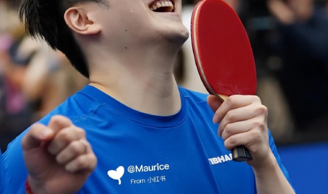 发自内心大笑！樊振东在德甲打球身心愉悦 与领事合影后相谈甚欢