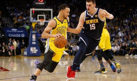 约基奇是强点也是弱点 勇士如何用进攻压制掘金？