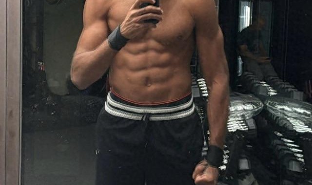 很皮！戈贝尔晒光头造型 前队友唐斯用法语打趣：兄弟你真秃啦？