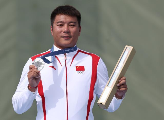 1722391147458007560.jpg 巴黎奥运会|射击——男子多向飞碟:中国选手齐迎获得亚军XxjpseC007076_20240731_MVPFN0A001.jpg