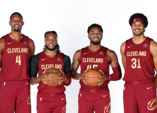 1722489938814022048.jpg a5200b89ly1hs81hu2ik6j20u90lxwgv.jpg